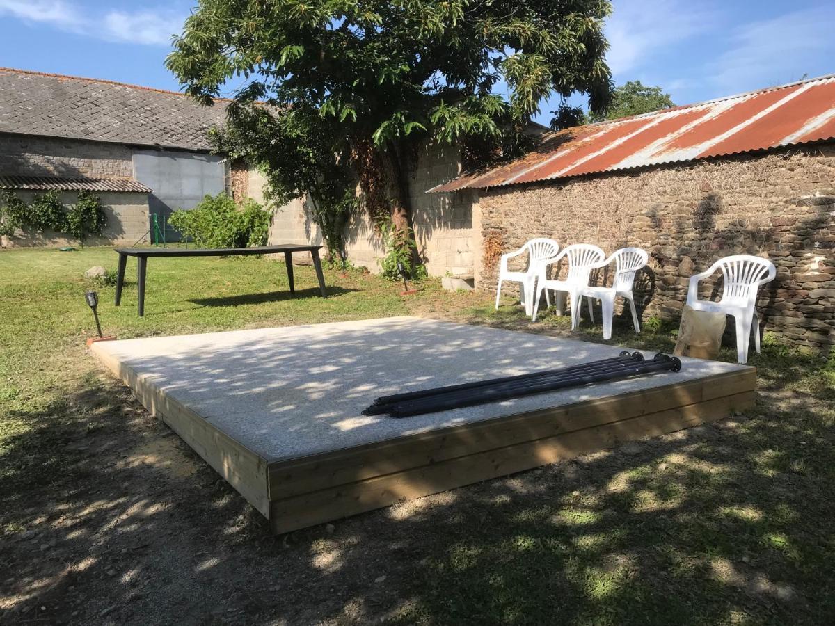 Hebergements Situes A 6 Kms Du Mont Saint Michel Tanis Exterior photo
